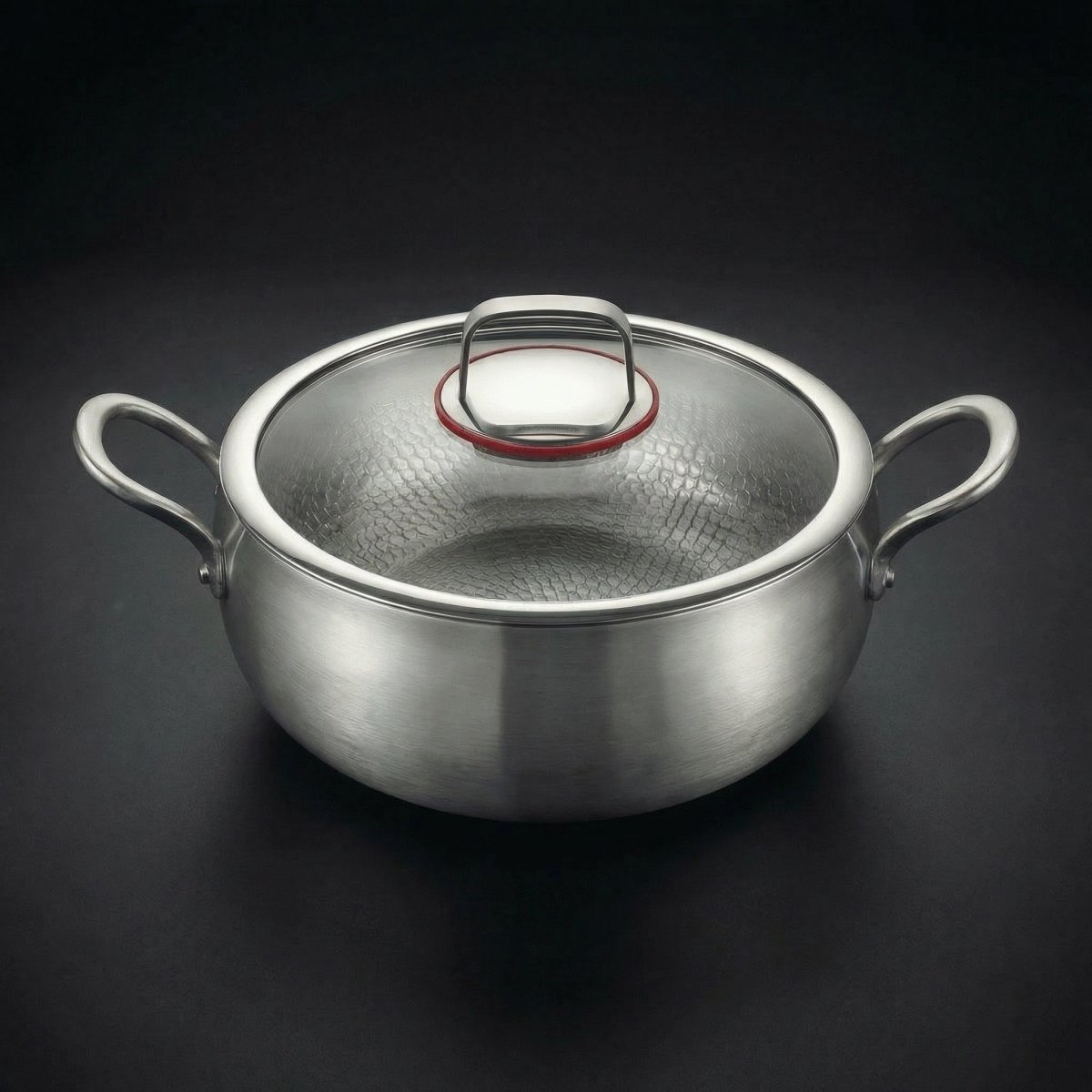 Gehämmerter tiefer Titan-Topf